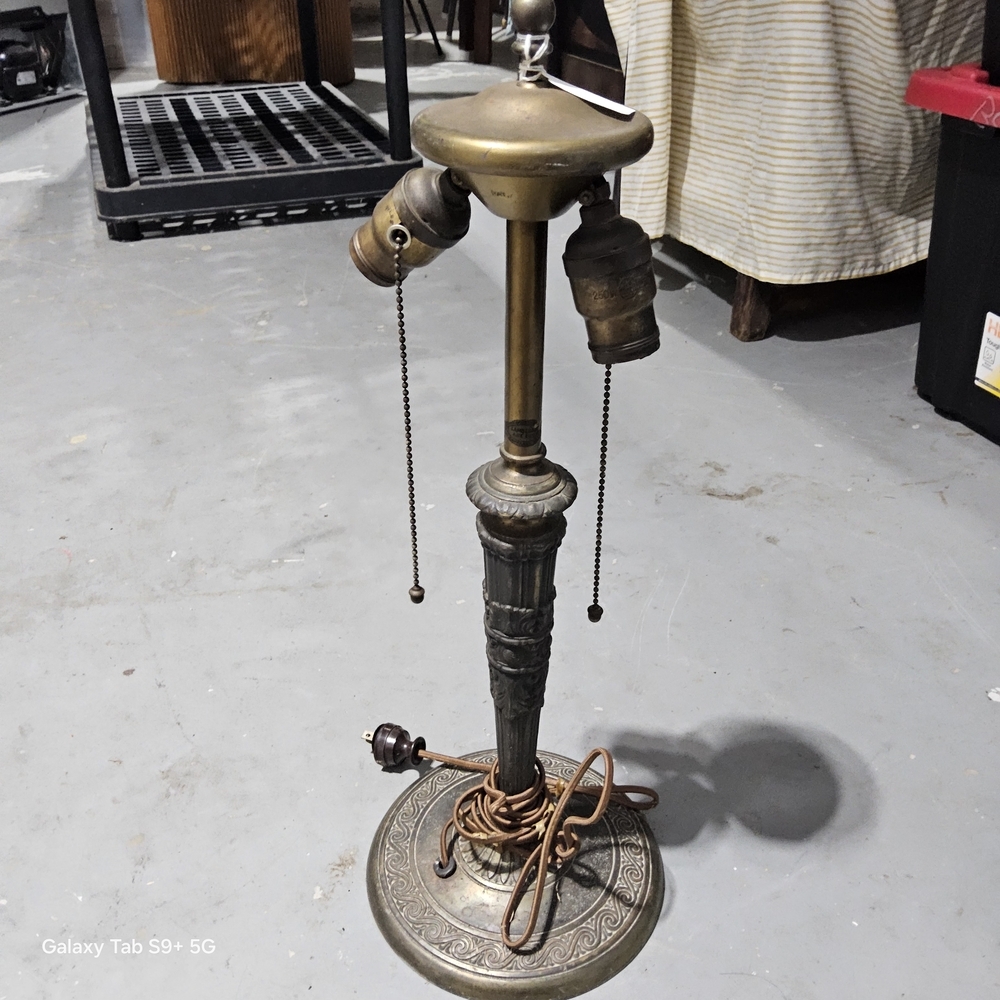 Vintage Brass Lamp Base with Dual Sockets - Picture 4 of 5